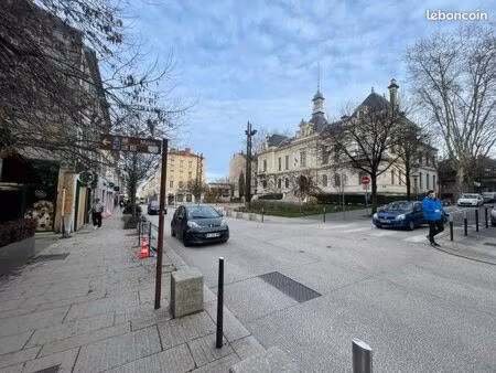 garage/station service 187 m²