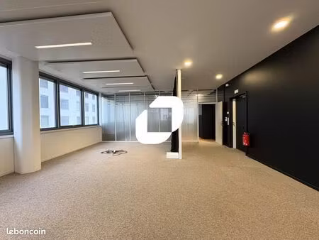 bureau 150 m²