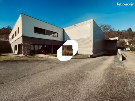 local d'activité 1 352 m²