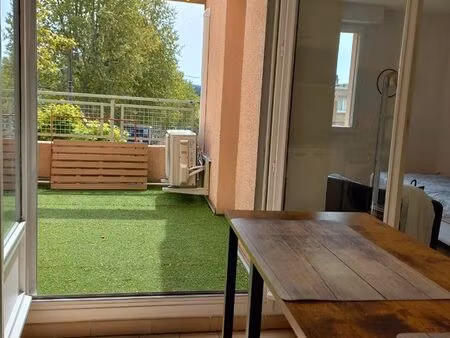 idéalement situé   au calme