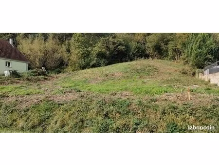 très beau terrain de 22 ares dont 800 m² constructibles – rue calme – plancher-bas (70)