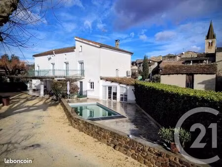 maison 11 pièces 210 m²