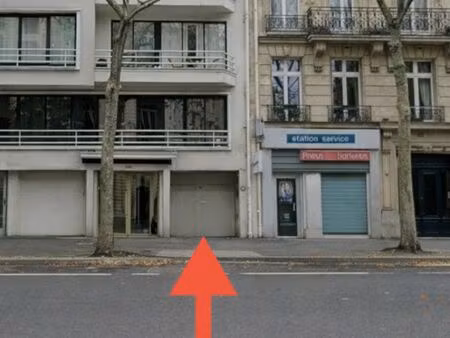 grand garage individuel fermé  accès facile  métro courcelles