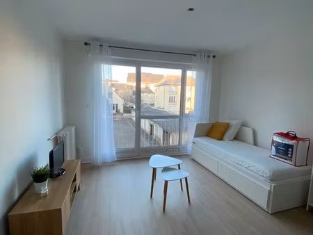 agréable studio meublé et rénové de 23 m2 proche centre-ville