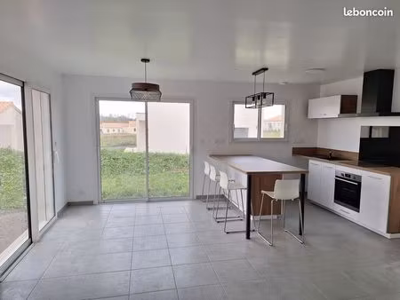 maison récente 3 chambres