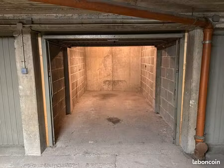 box fermé dans un s/sol sécurisé  90 route de mittelhausbergen 67200 strasbourg