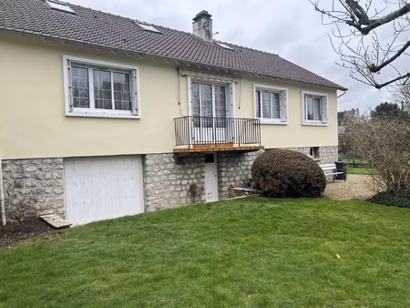 dourdan ( centre ville)  a pied des écoles  des commerces  g