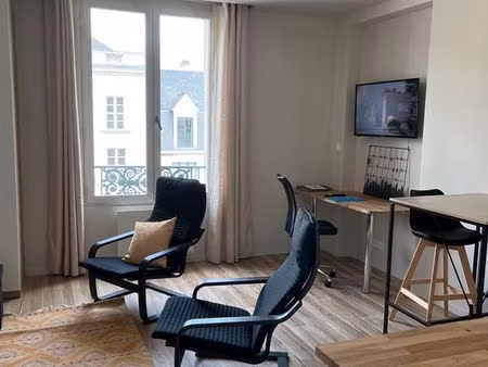 très beau t2 meublé centre-ville sablé/sarthe