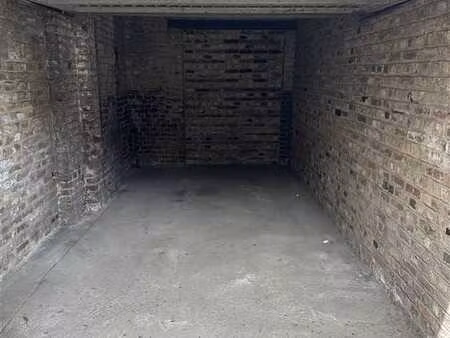 un endroit sûr pour votre voiture… à petit prix !