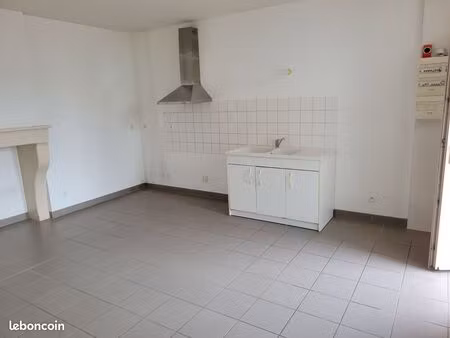 location montreuil sur blaise