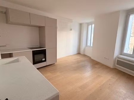 superbe t2 43 m² refait à neuf – hyper centre le beausset