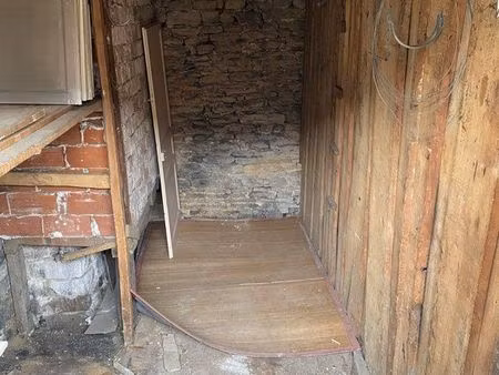 cave 8m proche centre-ville