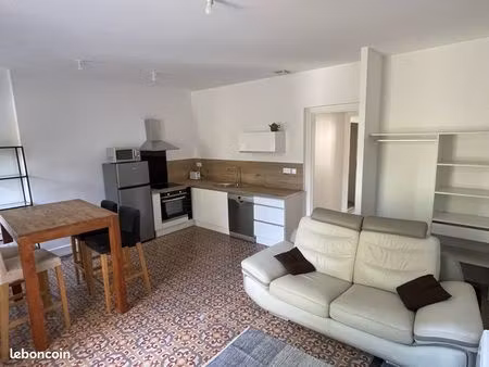 t2 45m2 + grande terrasse au calme