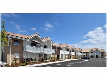 t3 meuble avec terrasse et 2 parkings dans jolie rés. calme et arborée