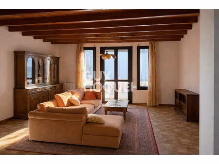 maison de charme avec jardin et grand garage au calme.