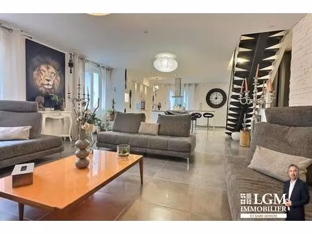 immeuble de 4 appartements avec stockage