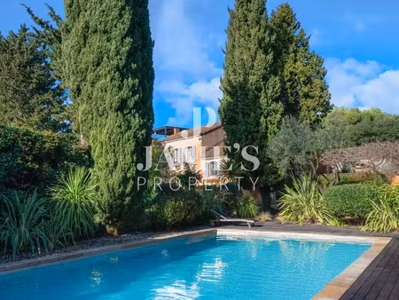 maison de caractère de standing à paradou