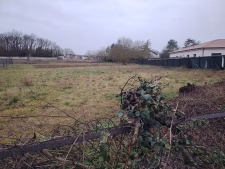 beau terrain de 1613 m² neuville de poitou proche du centre ville
