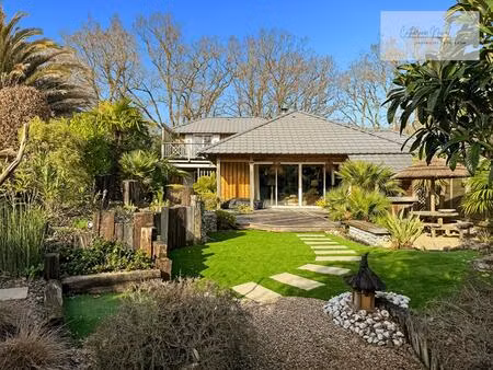 villa familiale 217 m2   jardin paysagé   au calme  proche commerces et plage