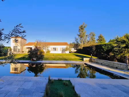 maison vie de plain pied 4 chambres  piscine et dépendances à montayral