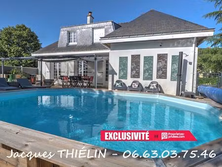 maison familiale en hyper centre-ville de longué