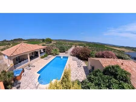 villa de luxe  studio  climatisation  piscine  tennis et jacuzzi