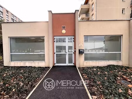 bourgoin jallieu - exclusivité - local professionnel 81 m²