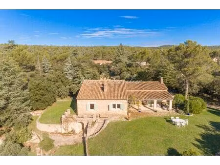 a vendre  luberon  cabrières d'avignon  maison avec vue  piscine et terrain paysagé