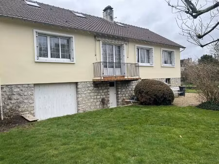 dourdan ( centre ville)  a pied des écoles  des commerces  gare sncf  rer c