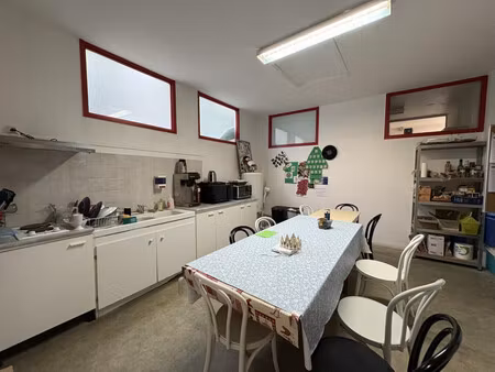 location local commercial 15 pièces