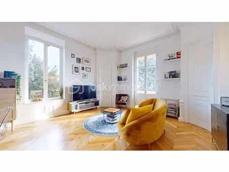 t5 duplex de prestige avec terrasse  parc classé  château du xix - accès tgv paris