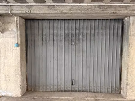 brest - garage fermé de 20m²  au calme