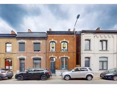 maison 3 façade avec 5 chambres et jardin