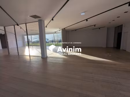 location local commercial