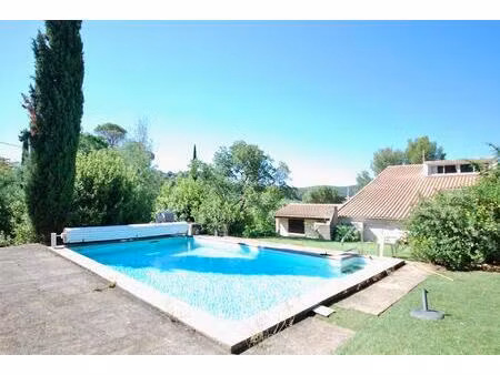 charmante villa avec piscine et vue