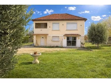 a vendre  maison à fort potentiel située à champcevinel 24750