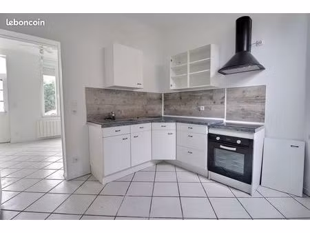 2 chambres ? - cour ?- pas de frais d'agence