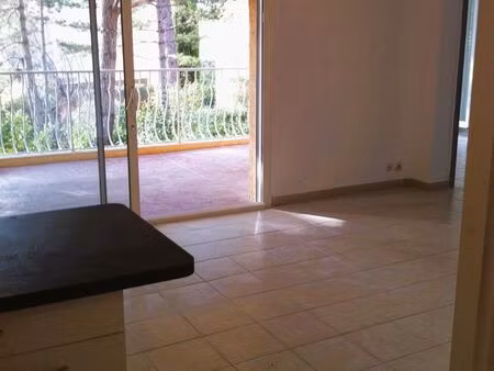 beau t2 terrasse  cave et parking