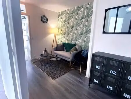chambre privée sécurisée 13 m2 avec balcon privé