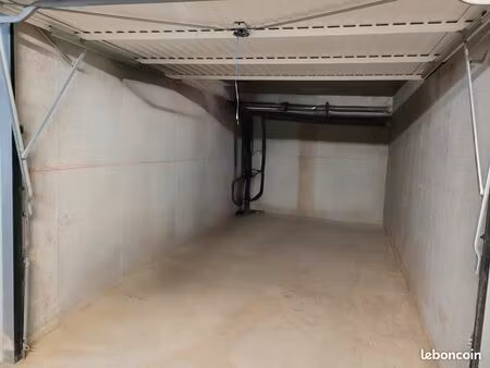 garage/box 15m2 sécurisé