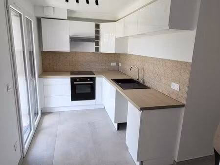 t2 rez de jardin + 2 parkings