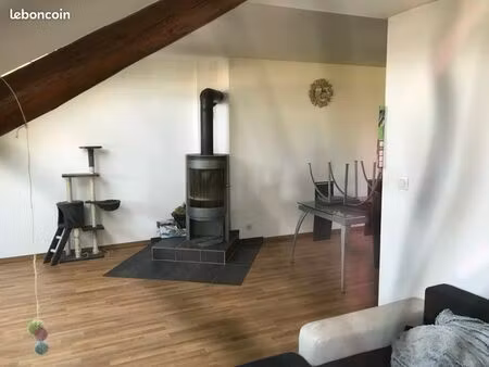 charmant appartement 90 m² — 2 chambres  garage  poêle à bois — 850 /mois (h.c.)