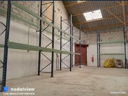 local de stockage - cellules - hangar - entrepôt