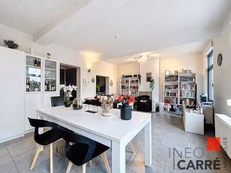 duplex sur la place d'anvaing 2ch.