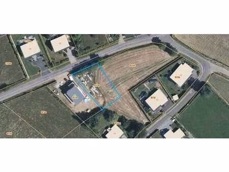 terrain à bâtir situé à berg