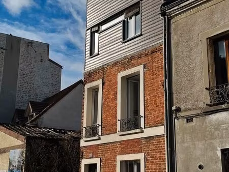 maison de 105m²  à proximité de la porte de montreuil et du métro robespierre. avec un pet