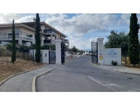 studio meuble 25 m² avec parking prive dans domaine residentiel