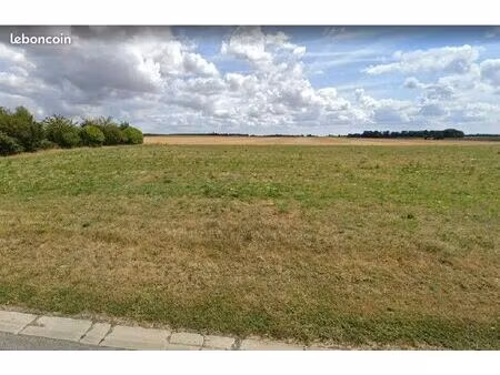 terrain à bâtir à civry la forêt  au calme absolu (entre campagne  golfs et forêts)
