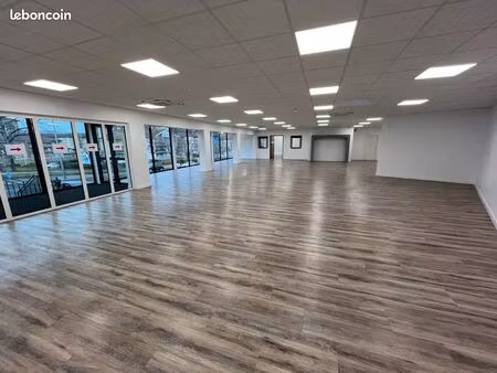 aurillac – showroom à forte visibilité sur axe majeur (20 000 véhicules/jour)