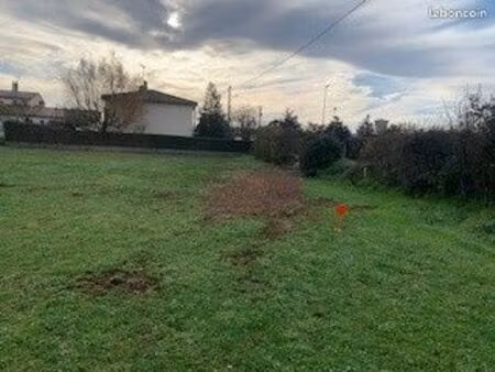 terrain 744 m² angoulême